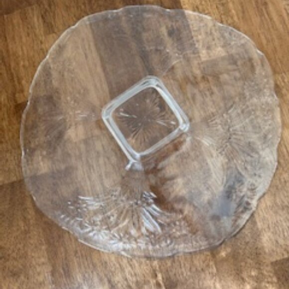 Vintage Clear Pressed Glass Serving Plate –‎ Elegant Art Deco-Inspired Design - Picture 2 of 4